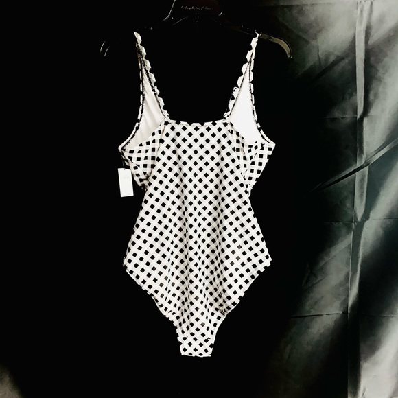 NWT Old Navy swimsuit - Picture 2 of 2